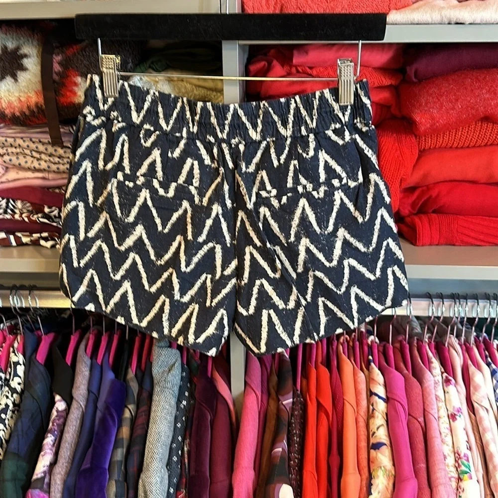 Loft XS navy and white ikat print shorts